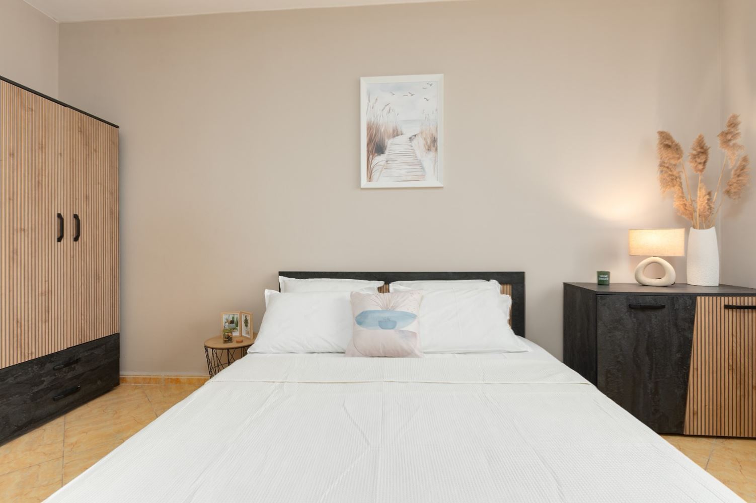 Stylově zrekonstruovaný byt se dvěma ložnicemi v udržovaném komplexu v Slunečném pobřeží – komfort, klid a výborná lokalita