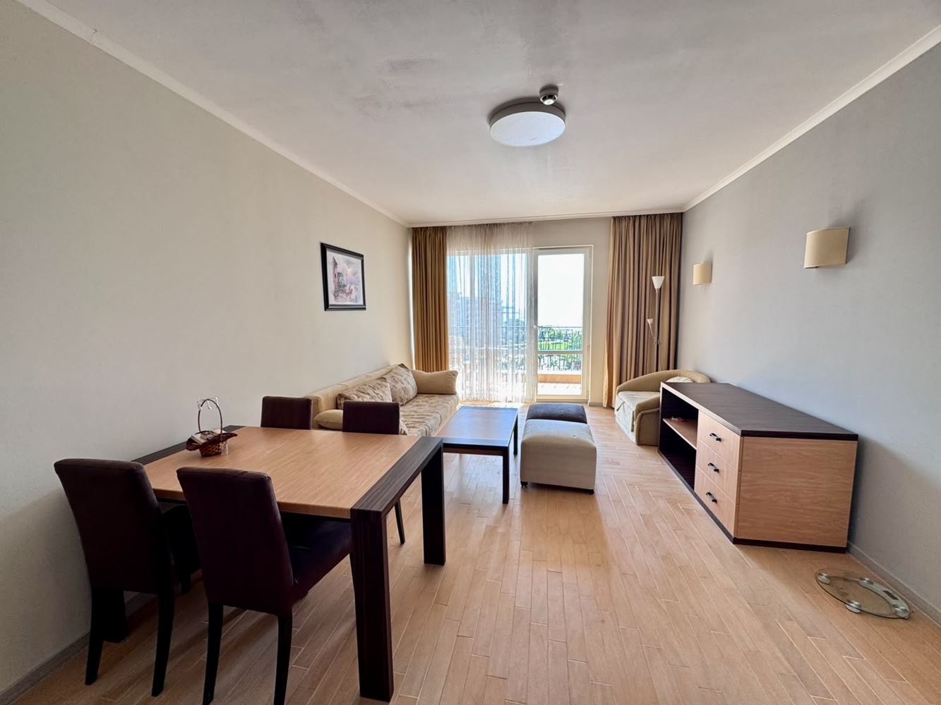 Luxusní apartmán u moře s panoramatickým výhledem v prestižním komplexu na Slunečném pobřeží