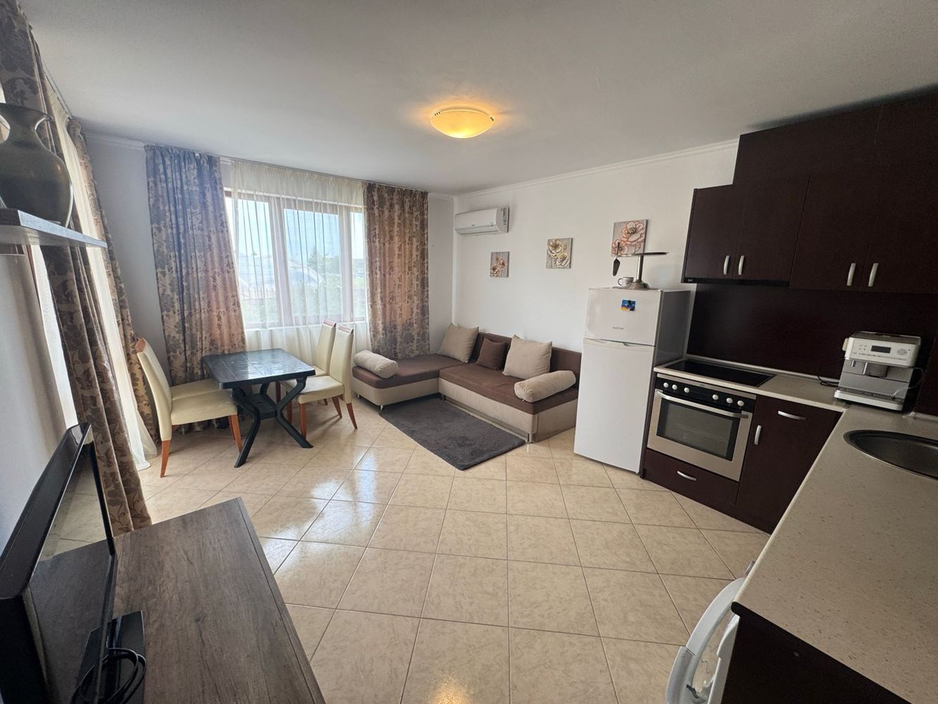 Apartmán s jednou ložnicí v uzavřeném komplexu v Aheloji – plně zařízený a připravený k nastěhování