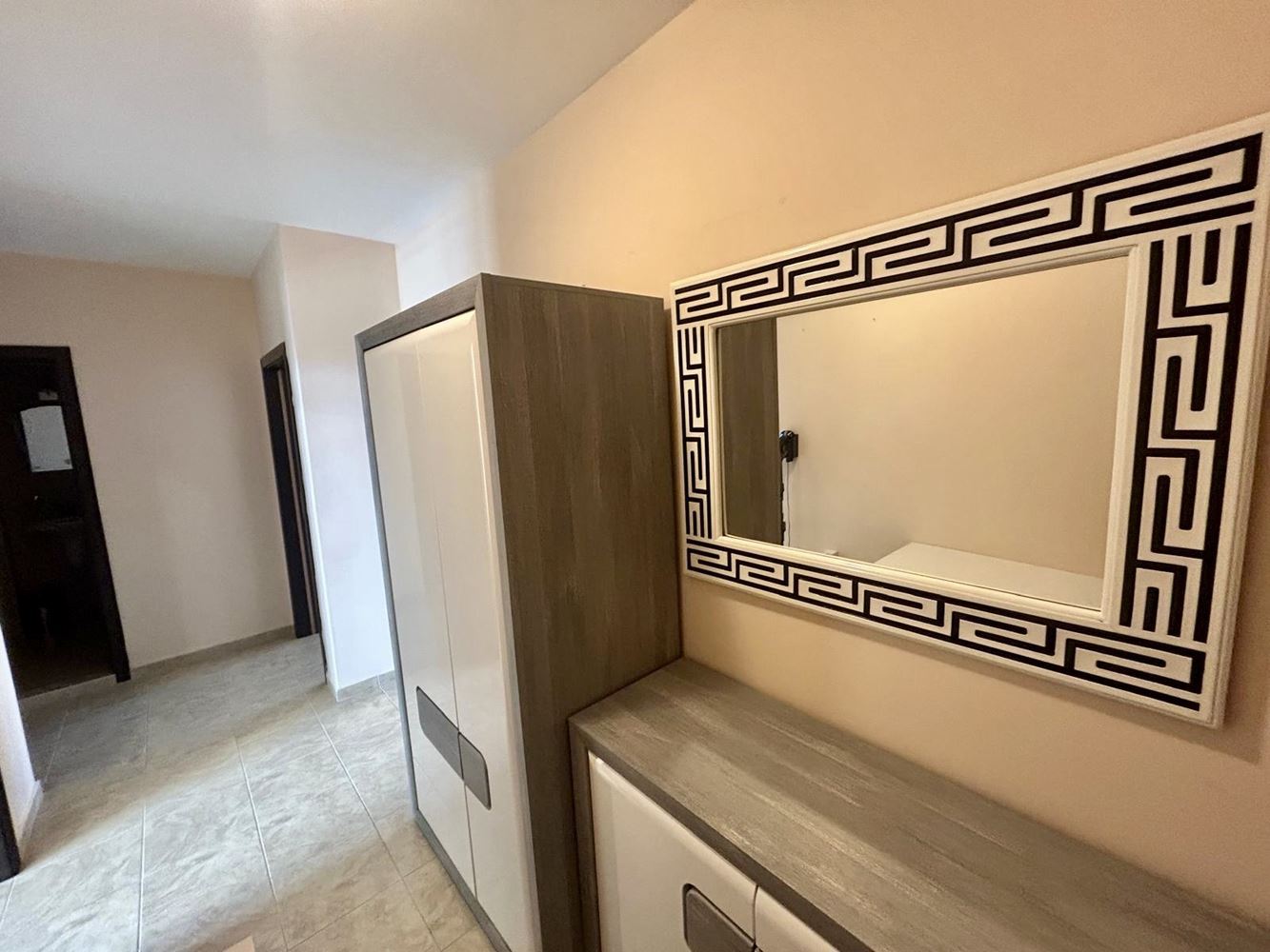Prostorný apartmán se dvěma ložnicemi a vlastním dvorem v Nesebaru – komfort, klid a výborně udržovaný areál