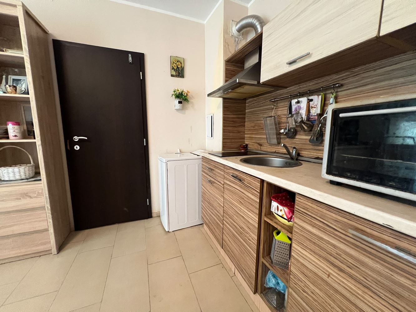 Atraktivní apartmán s jednou ložnicí obklopený zelení v klubovém komplexu v Sunny Beach