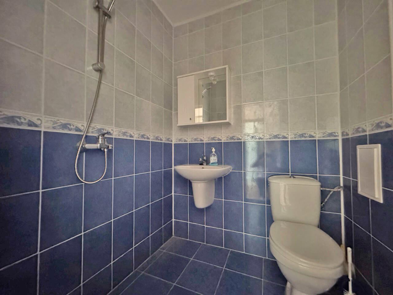 Slunný a prostorný apartmán s jednou ložnicí a výhledem na moře v Slunečném pobřeží