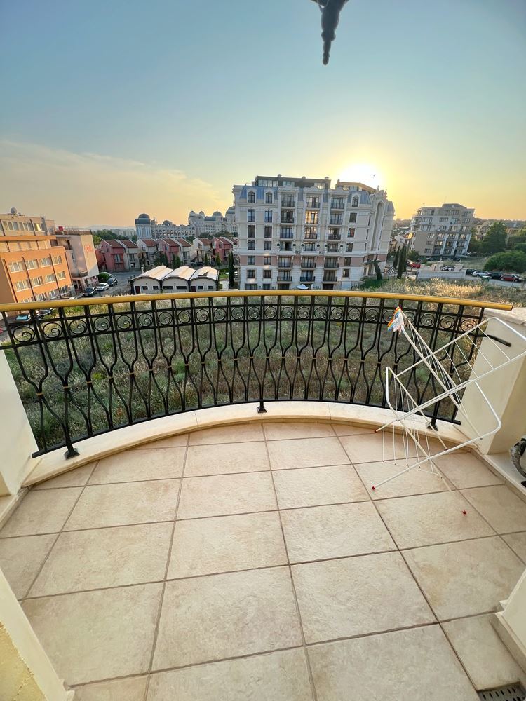 Luxusní apartmán s jednou ložnicí a výhledem na moře v prestižním komplexu 200 metrů od pláže ve Sveti Vlas