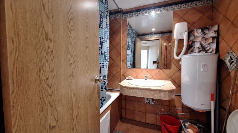 Dvoupokojový apartmán v první linii v Elenite s výhledem na moře a vysokým investičním potenciálem