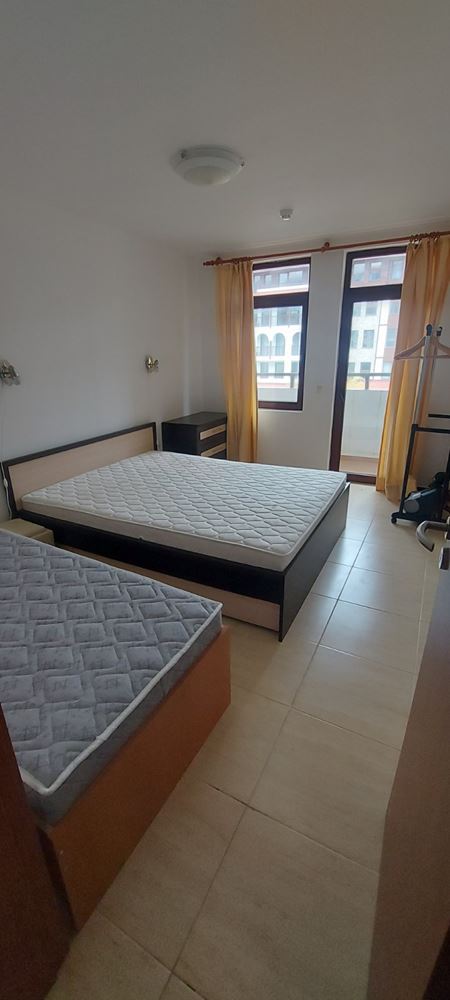 Prostorný apartmán s výhledem na moře ve Sveti Vlas – komfort, zeleň a prestižní lokalita