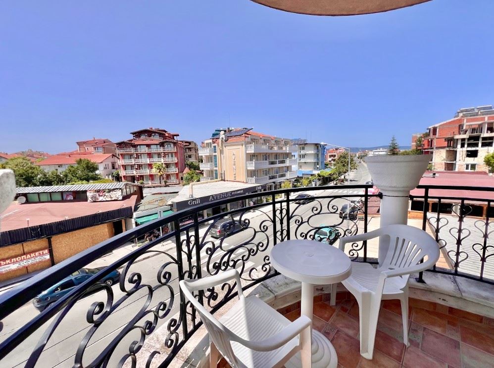 Útulný dvoupokojový apartmán s jednou ložnicí v Ravdě – styl, pohodlí a klid u moře