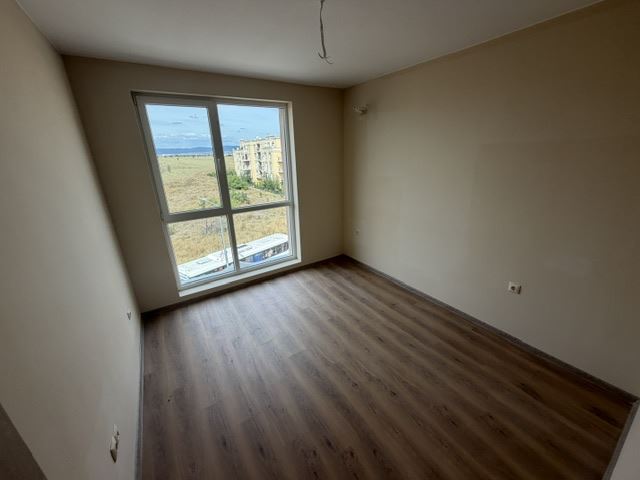 Nový apartmán s jednou ložnicí a prostorným balkonem v moderním komplexu v Ravdě