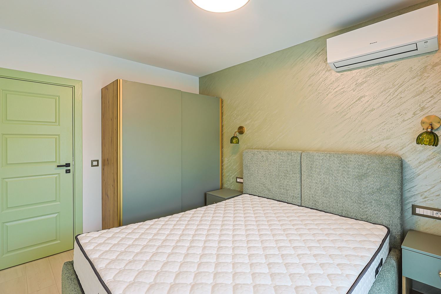 Apartmán se dvěma ložnicemi a panoramatickým výhledem na moře v klidném zeleném komplexu ve Slunečném pobřeží