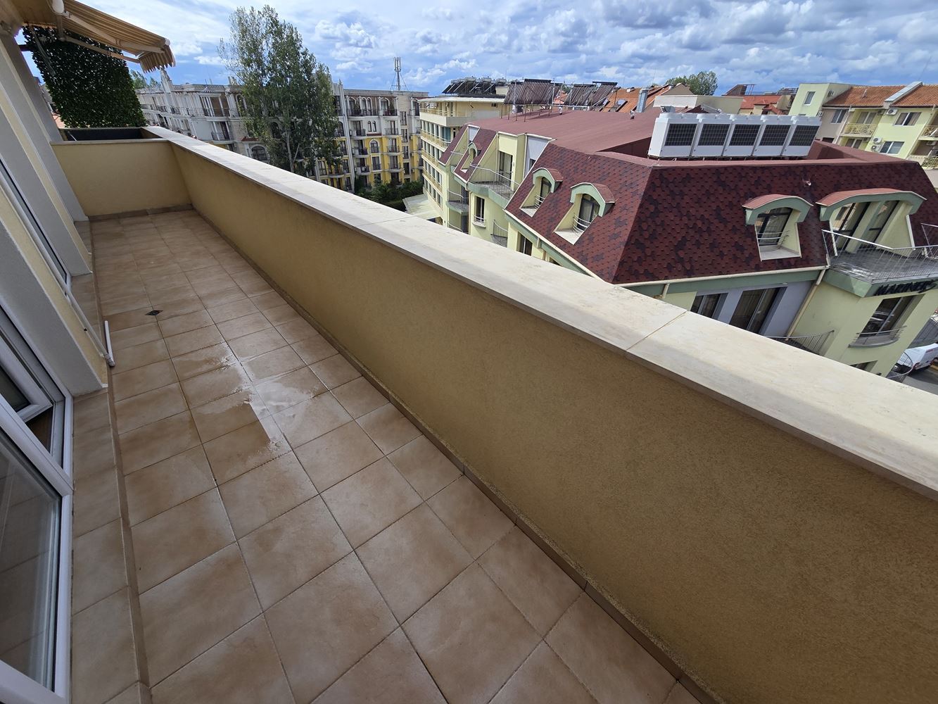 Apartmán s jednou ložnicí ve Slunečném pobřeží – nový luxusní interiér, panoramatický výhled a skvělá investice