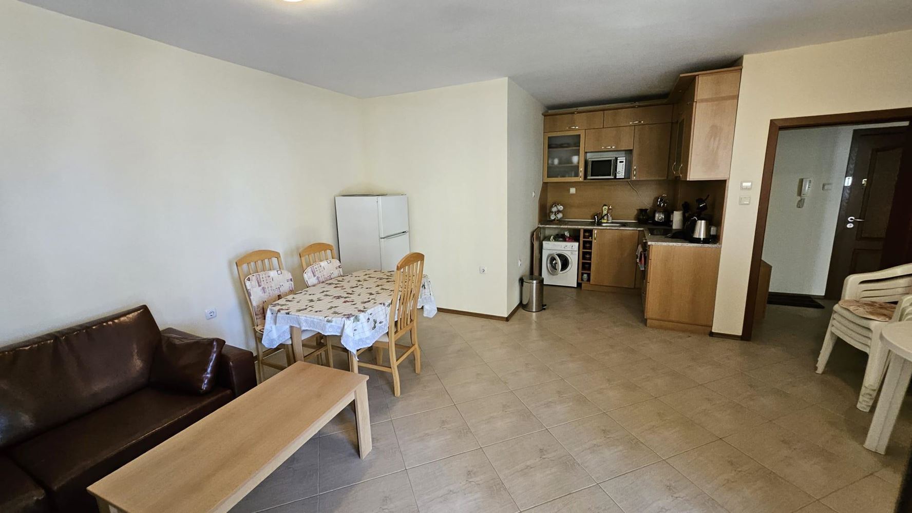 Apartmán se dvěma ložnicemi s vynikající plochou a nízkým poplatkem za údržbu ve Slunečném pobřeží