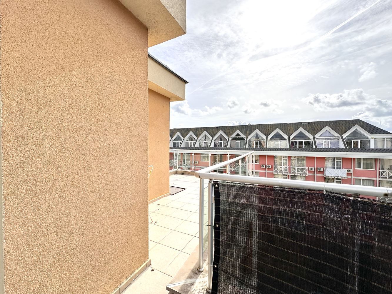  Prostorné studio s působivou panoramatickou terasou na Slunečním pobřeží