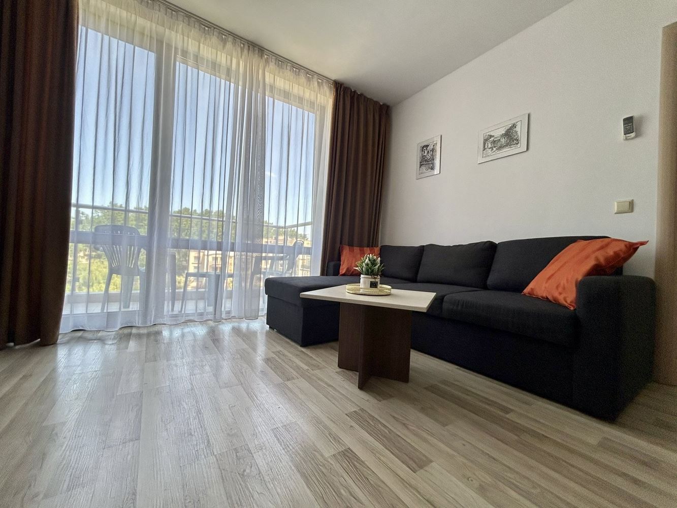Útulný apartmán s jednou ložnicí na Slunečném pobřeží – ideální nemovitost pro bydlení, dovolenou i bezpečnou investici