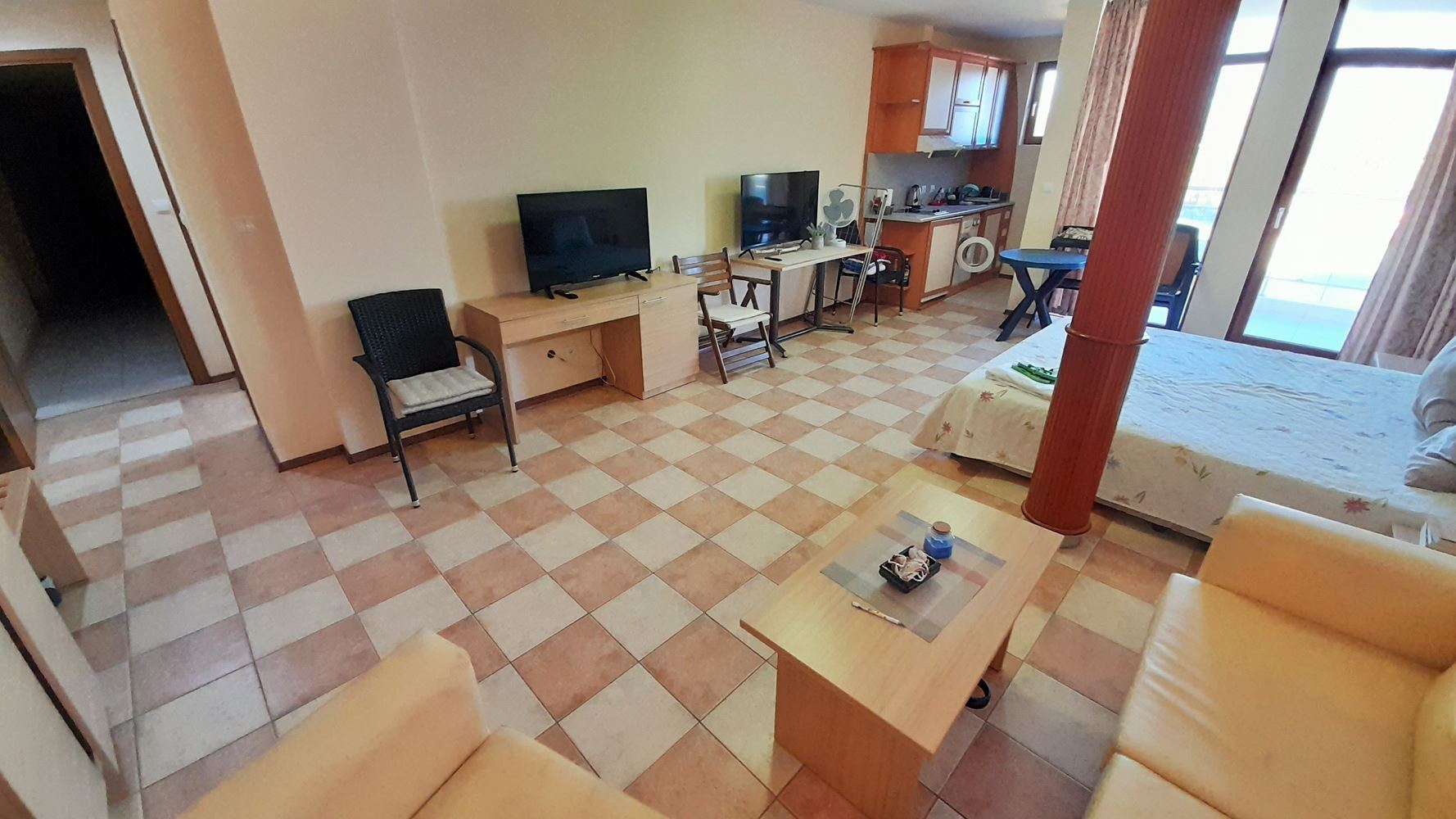 Exkluzivní nabídka v první linii ve Slunečném pobřeží – prostor, luxus a skvělá investice s výhledem na moře