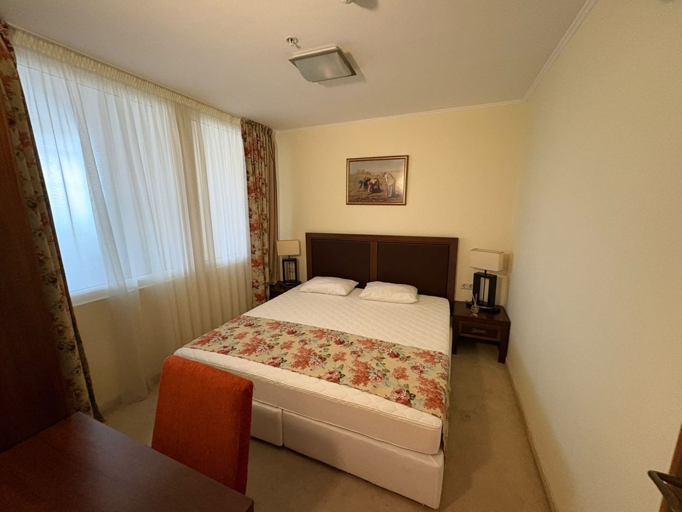 Luxusní apartmán s jednou ložnicí s výhledem na moře v první linii v Pomorie – prestižní nemovitost s jedinečným vybavením