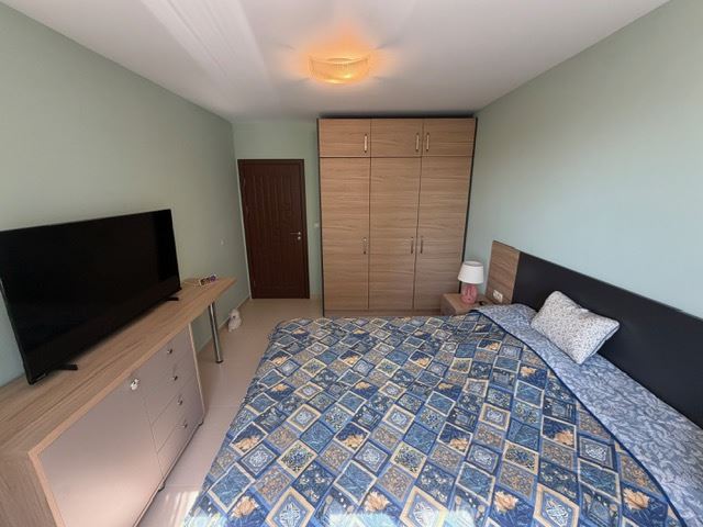 Prostorný apartmán se 2 ložnicemi v první linii u moře s čelním panoramatickým výhledem na moře