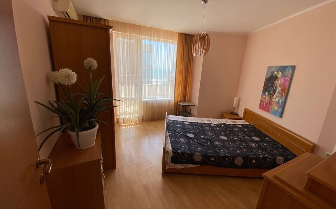 Apartmán se dvěma ložnicemi s výhledem na moře na první linii v Elenite – komfort, příroda a klid