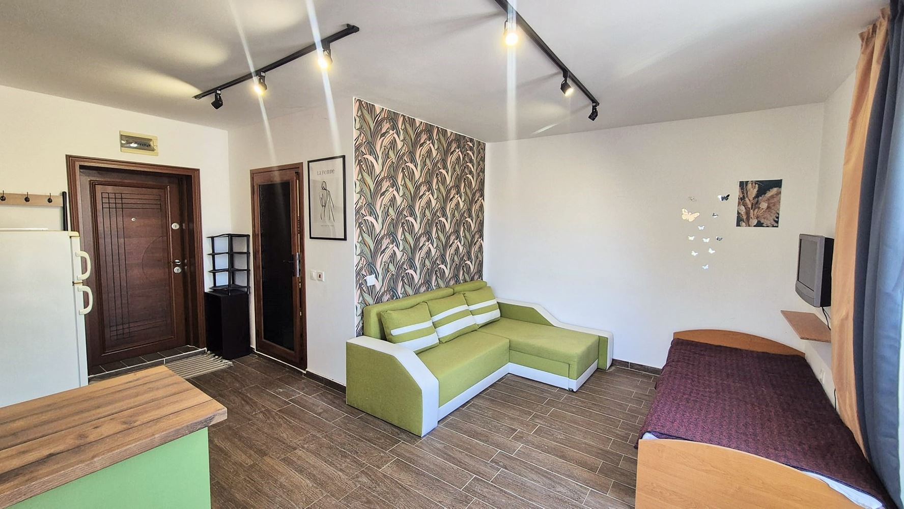 Prostorné studio s nízkým poplatkem za údržbu v Slunečném pobřeží – výborná lokalita a připravené k užívání