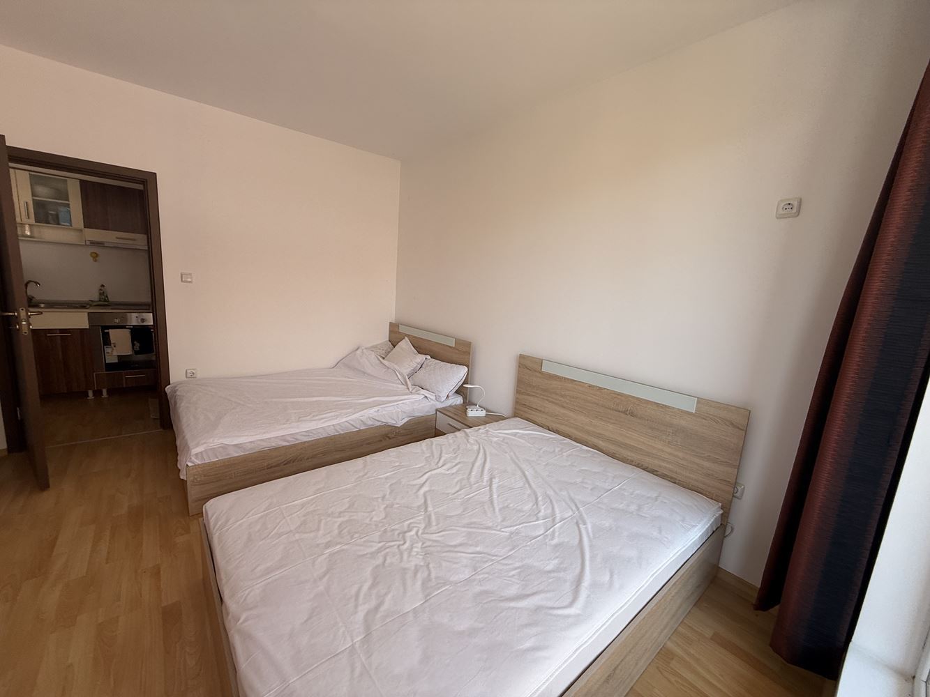 Zařízený byt s jednou ložnicí s výhledem na bazén ve Slunečném pobřeží