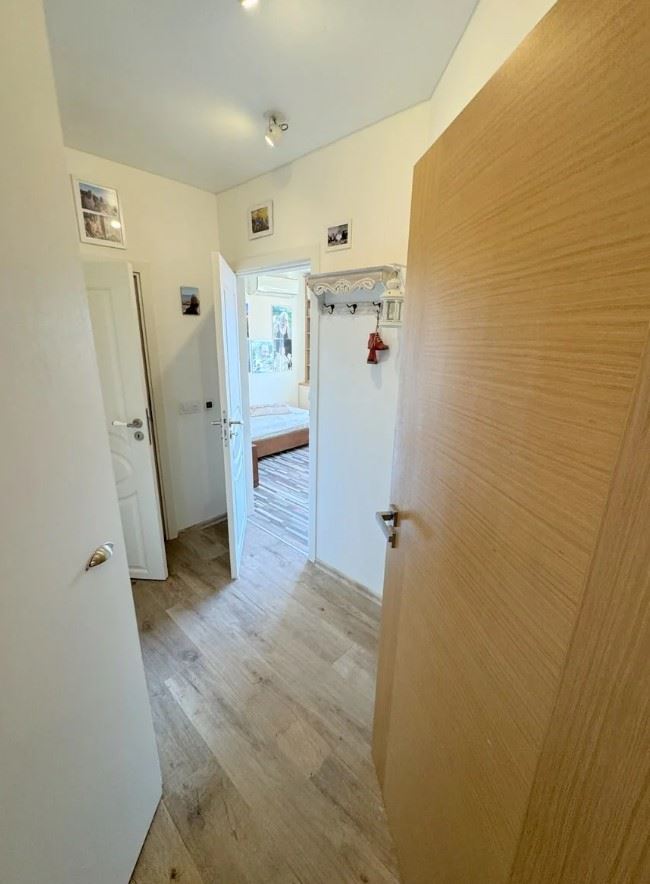 Apartmán se dvěma ložnicemi v prestižním uzavřeném komplexu ve Svatém Vlasu – první linie komfortu a přírody