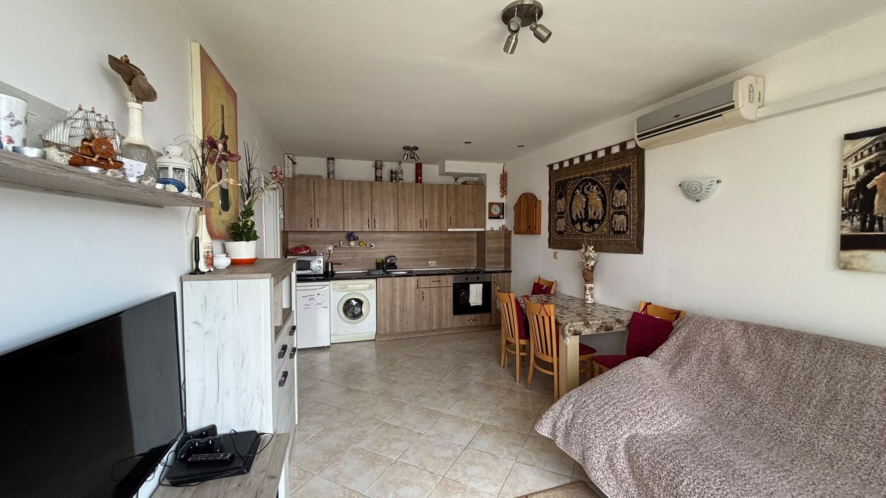Apartmán s jednou ložnicí s výhledem na moře ve Sveti Vlas – bez poplatku za údržbu, s parkováním, připravený k nastěhování
