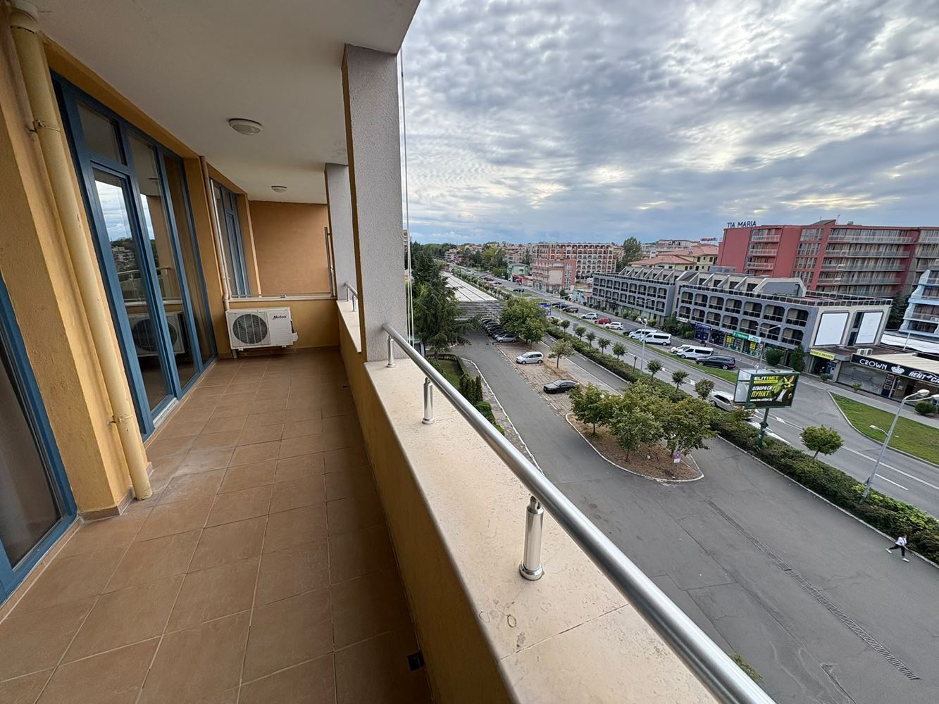 Apartmán se dvěma ložnicemi ve Slunečném pobřeží – prostornost, vybavení a zábava v rekreačním komplexu