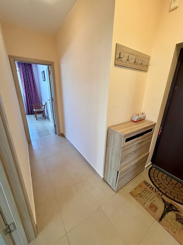 Sarafovo – prostorný apartmán s jednou ložnicí, Aktem 16, minimálním poplatkem za údržbu a kompletním vybavením