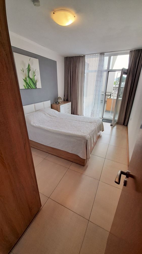 Dvouložnicový apartmán ve Slunečném pobřeží s bohatou infrastrukturou a skvělou polohou
