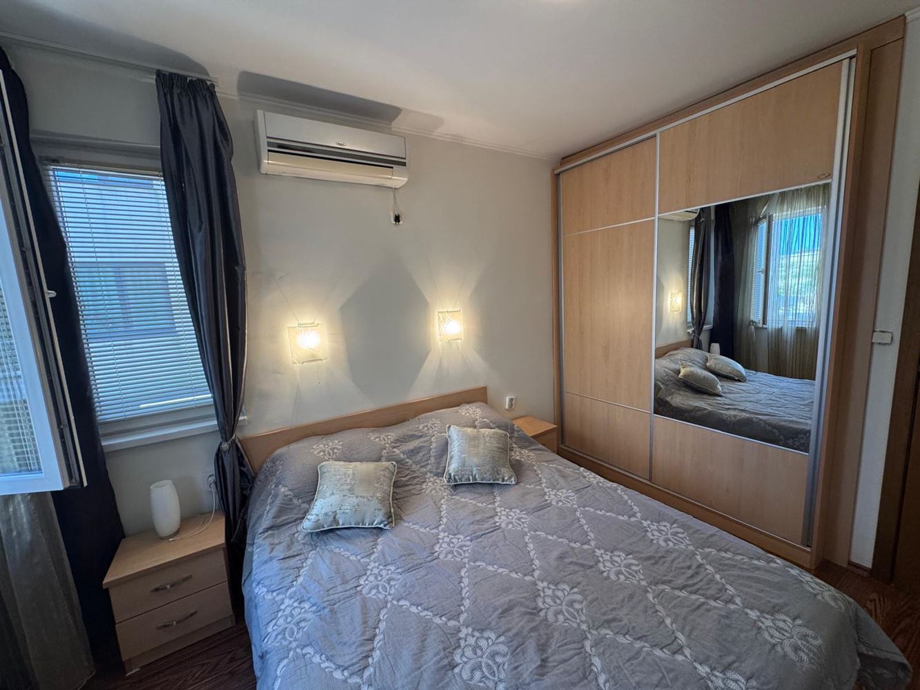 Krásný dvoupokojový apartmán v Pomorie – pouhých 100 metrů od moře, útulný a komfortní, ve výborném stavu