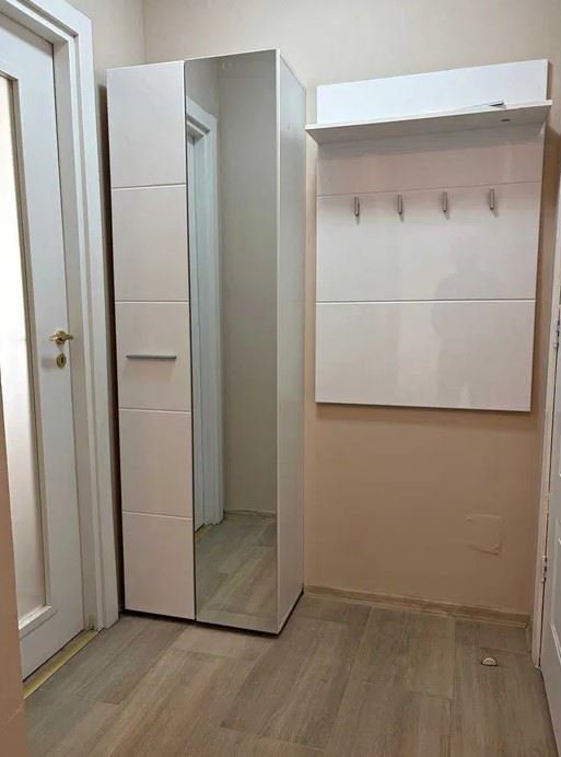 Apartmán v první linii u moře v Elenite – kompletní rekonstrukce, elektřina pro běžné bydlení a přímý přístup na pláž