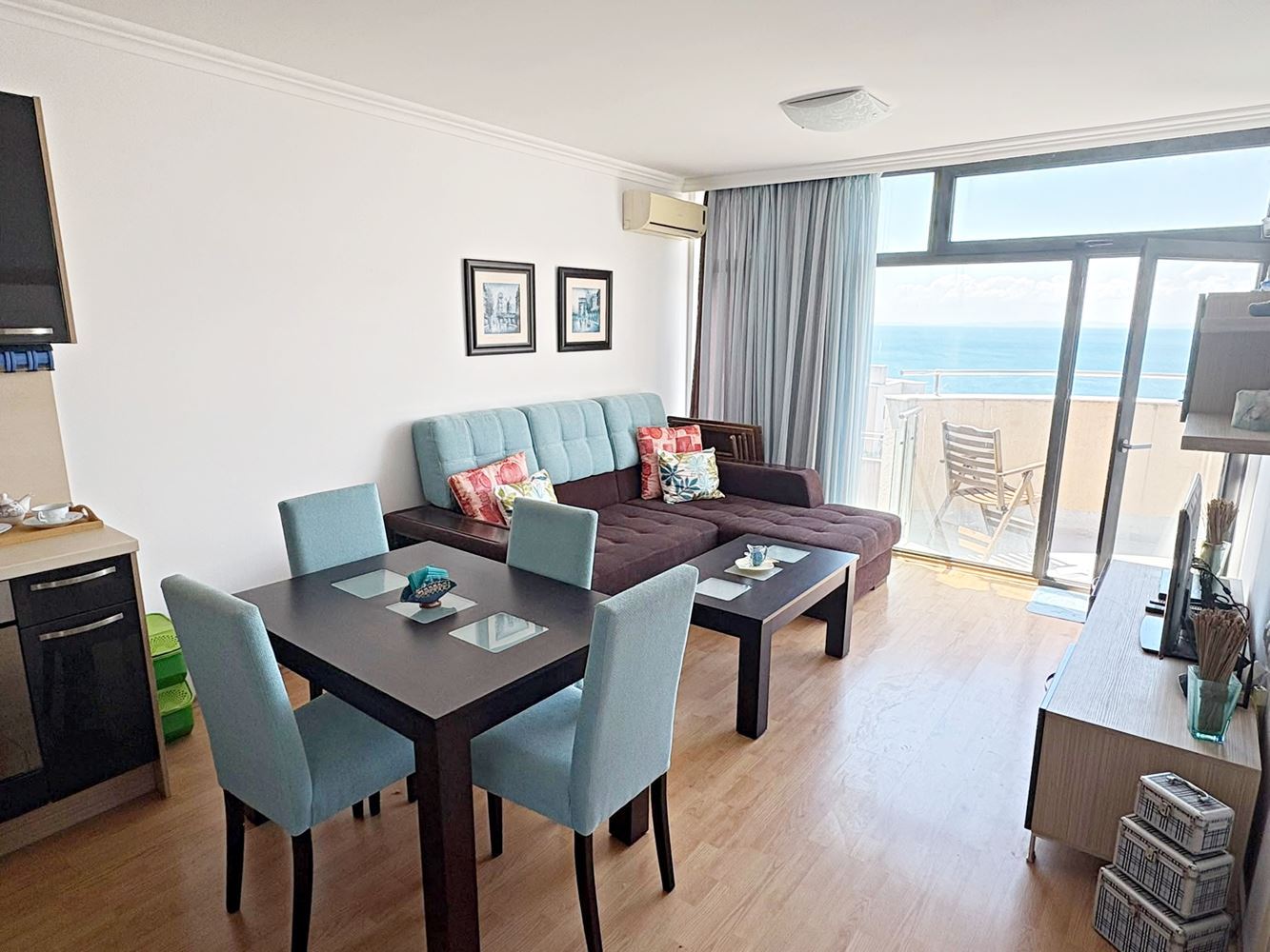 Luxusní apartmán s jednou ložnicí s panoramatickým výhledem na moře v první linii ve Sveti Vlas