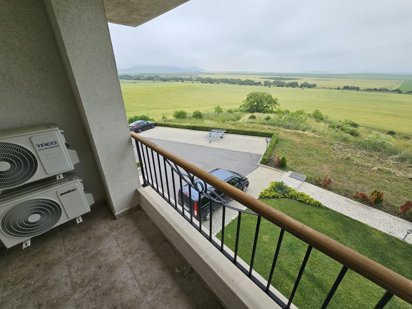 Dvoupokojový apartmán s panoramatickým výhledem v klidném komplexu u Aheloy
