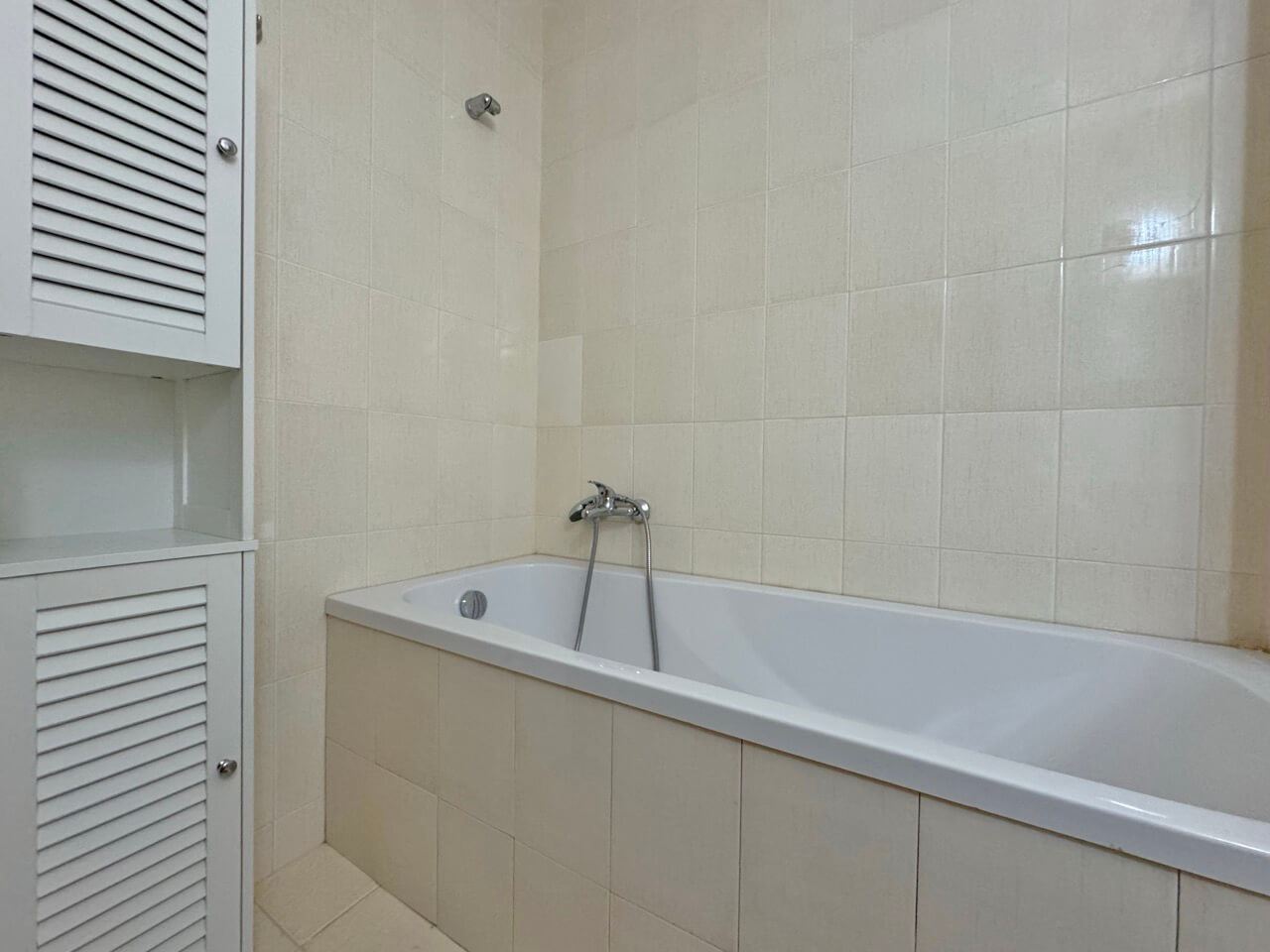 Prostorný apartmán se dvěma ložnicemi v srdci Slunečného pobřeží – komfort, lokalita a vynikající investice