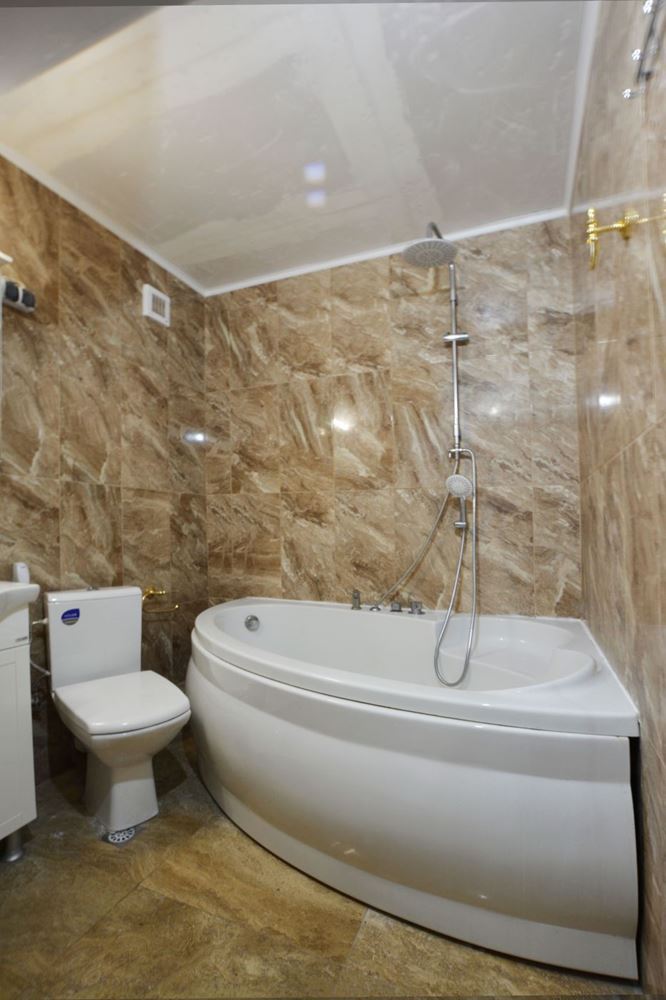 Luxusní třípokojový apartmán s výhledem na moře na první linii v Ravdě – 114 m², dvě terasy a maximální komfort