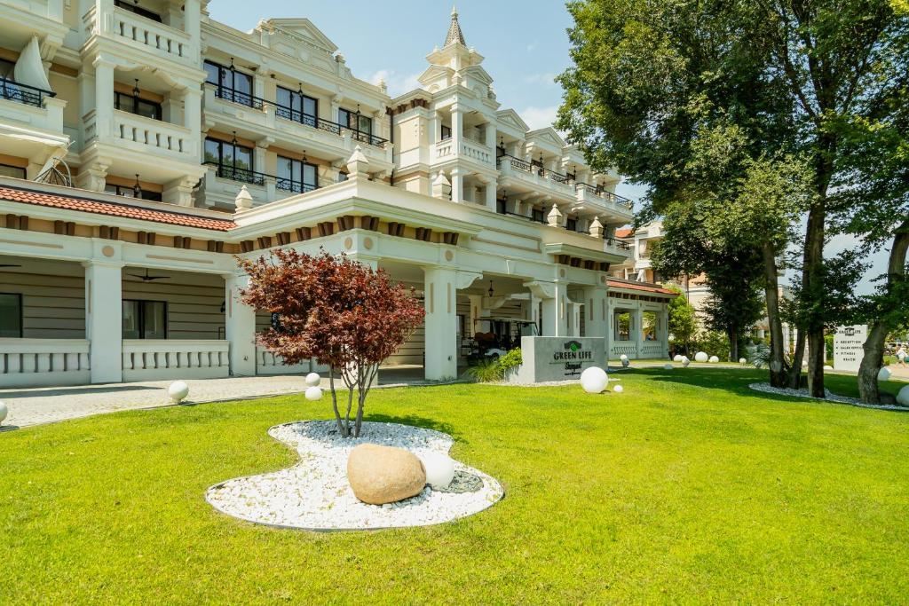 Byt se dvěma ložnicemi a prostornou verandou v luxusním komplexu v Kavatsi, Sozopol