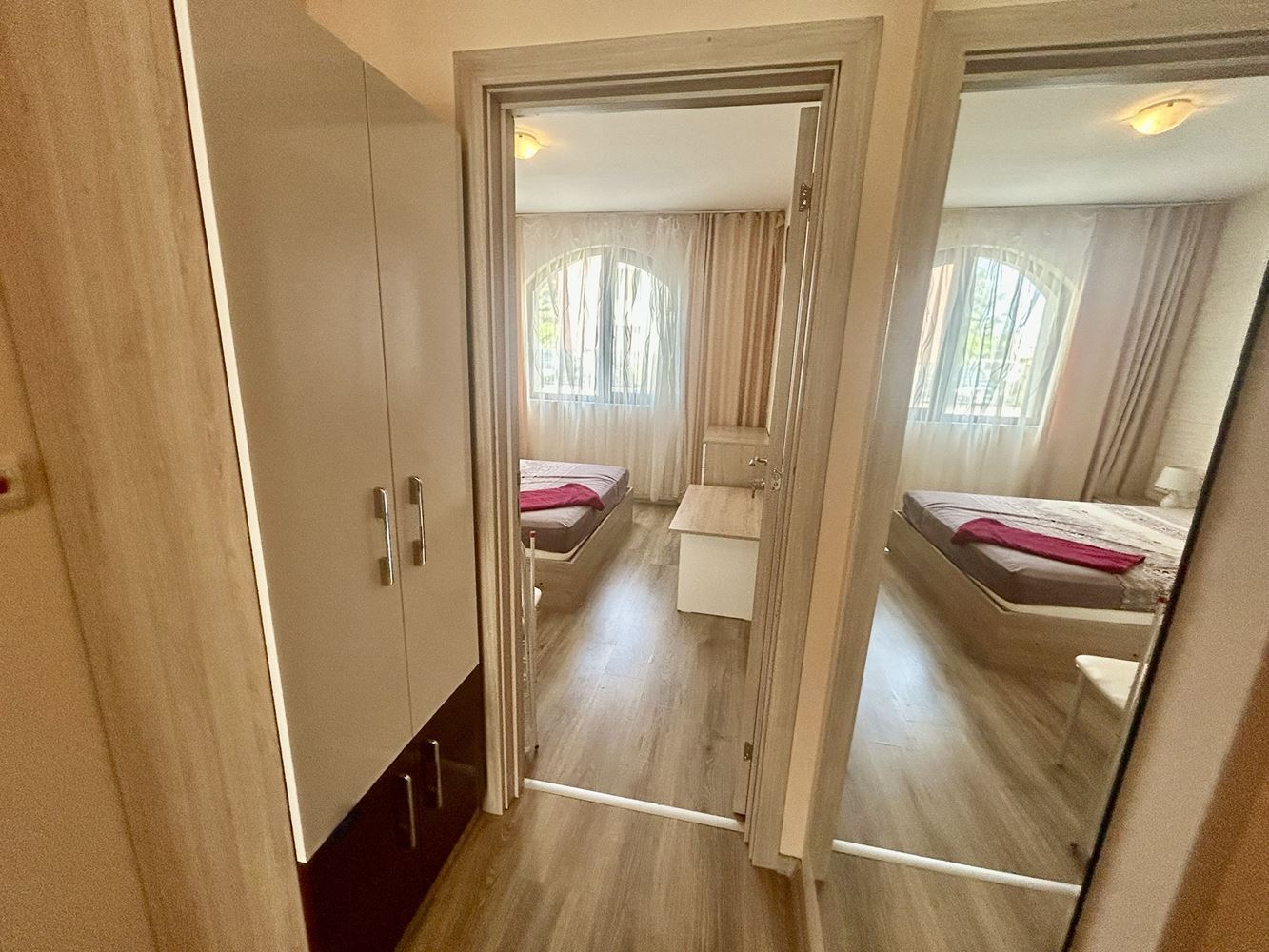 Komfortní 2+kk apartmán s přímým vstupem k bazénu v Nesebaru – mimořádně praktická nabídka