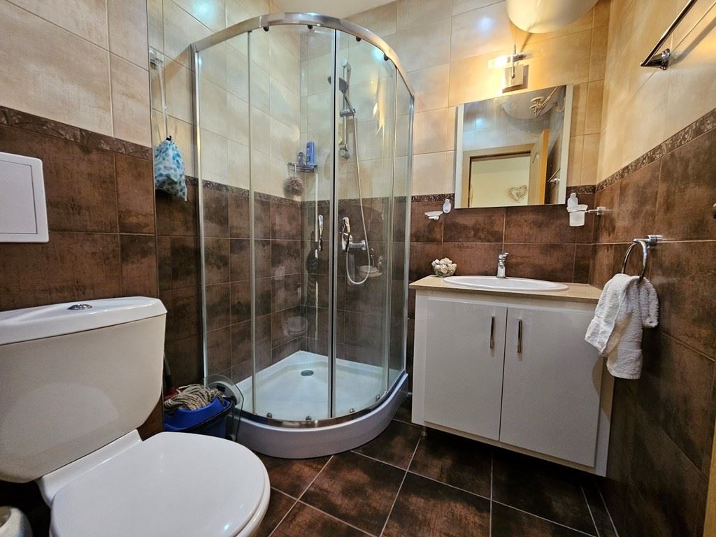 Panoramatický apartmán se dvěma ložnicemi jen pár metrů od pláže v Elenite s úžasným výhledem na záliv