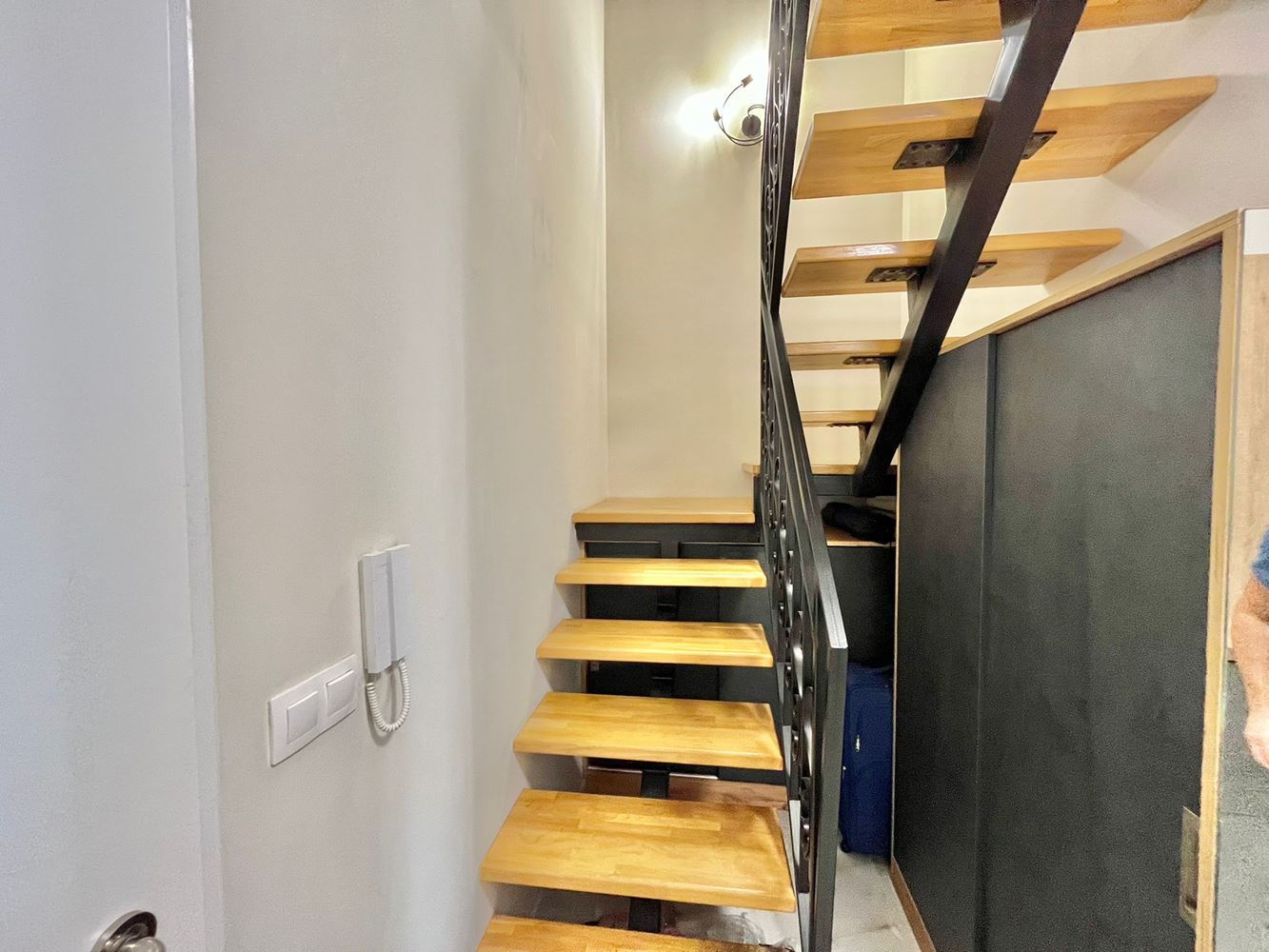 Luxusní apartmán se dvěma ložnicemi na dvou úrovních v srdci Ravdy – novostavba s bazénem a prémiovým komfortem