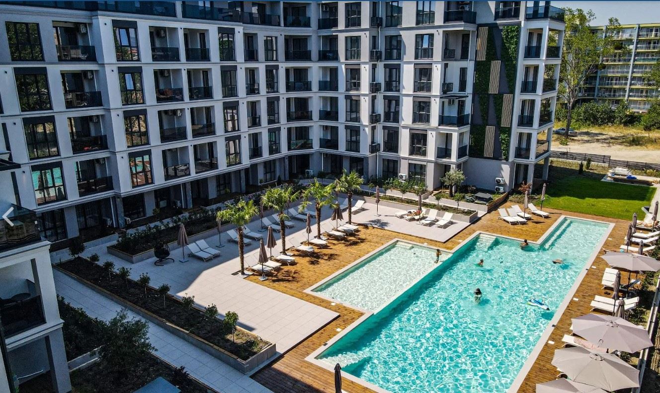 Prostorný luxusní byt se třemi ložnicemi a podzemním parkovacím místem na Slunečném pobřeží