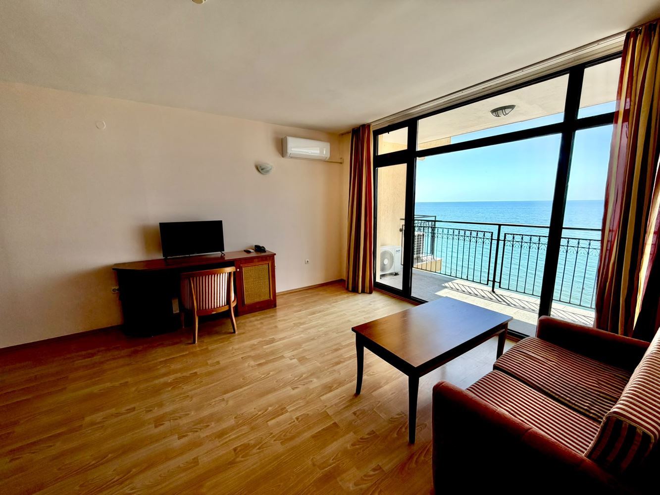 Apartmán s jednou ložnicí s panoramatickým výhledem na moře v první linii u moře ve Svatém Vlasu