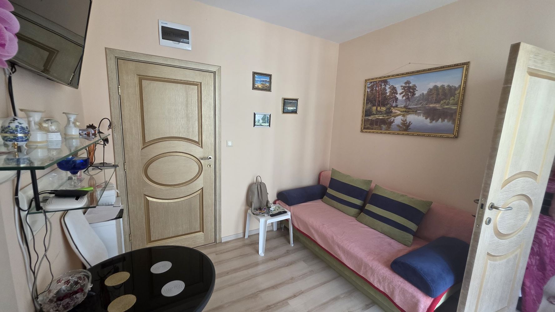 Apartmán s jednou ložnicí obklopený zelení a komfortem na Slunečném pobřeží – skvělá investice a útulný rekreační domov