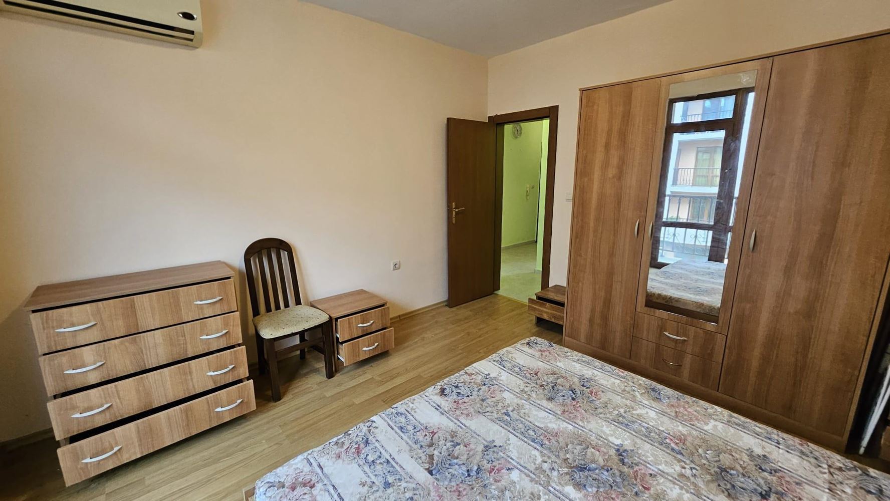 Prostorný apartmán se dvěma ložnicemi v Primorsku – komfort, klid a nízký poplatek za údržbu