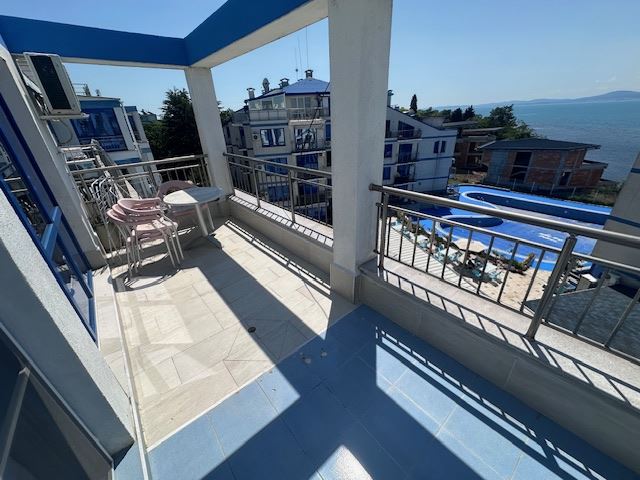 Život v první linii – prostorný byt se třemi ložnicemi s čelním výhledem na moře v Pomorie