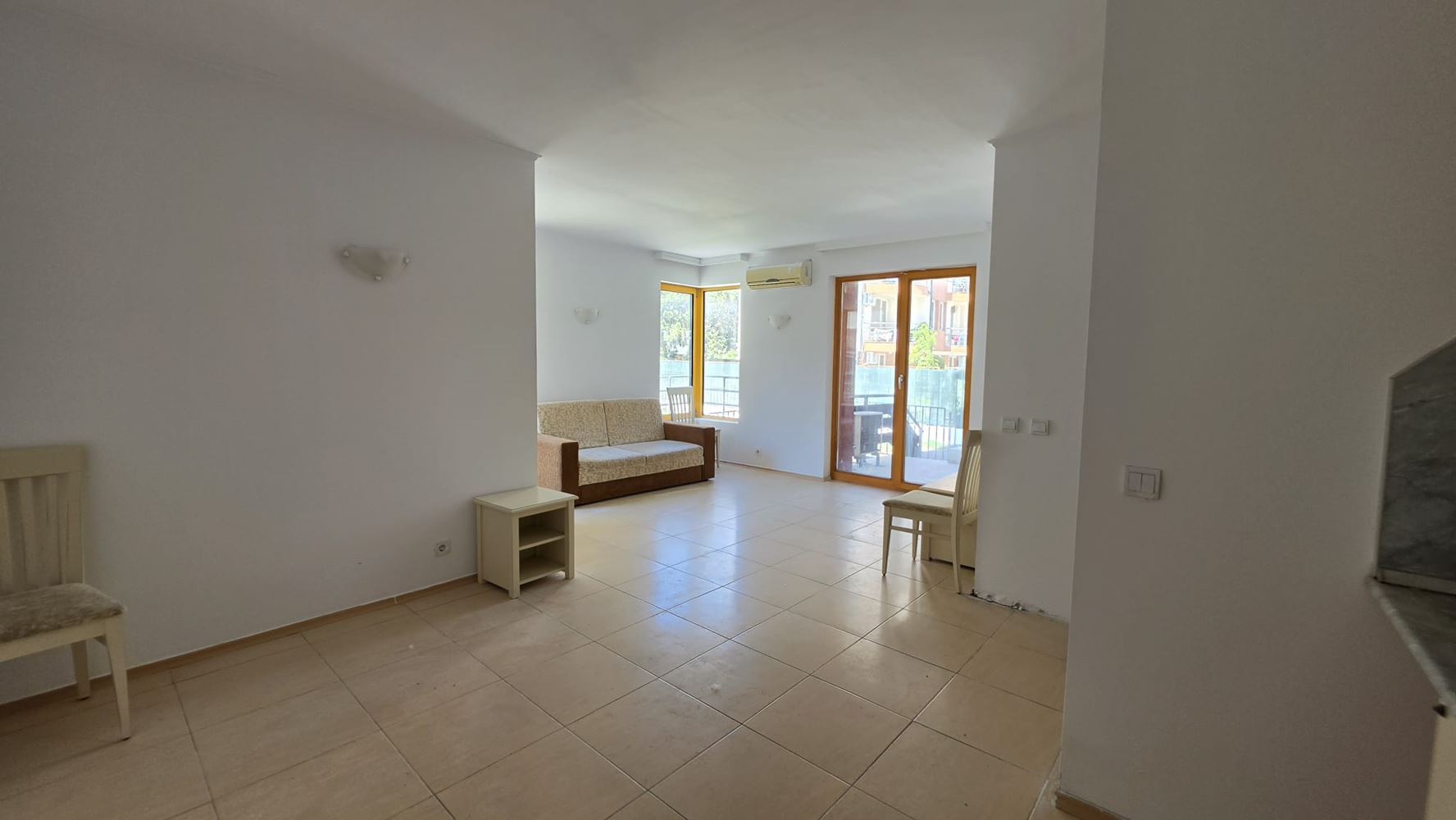 Apartmán s vlastní zahrádkou ve Slunečném pobřeží – bez poplatku za údržbu!