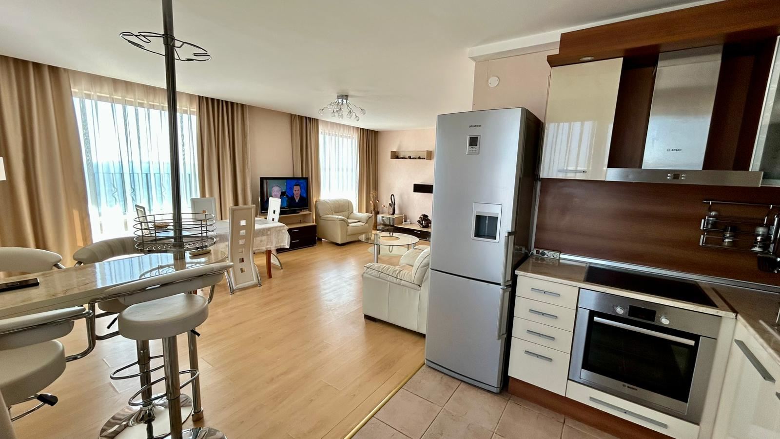 Sveti Vlas – apartmán se třemi ložnicemi s přímým panoramatickým výhledem na moře v komplexu na první linii