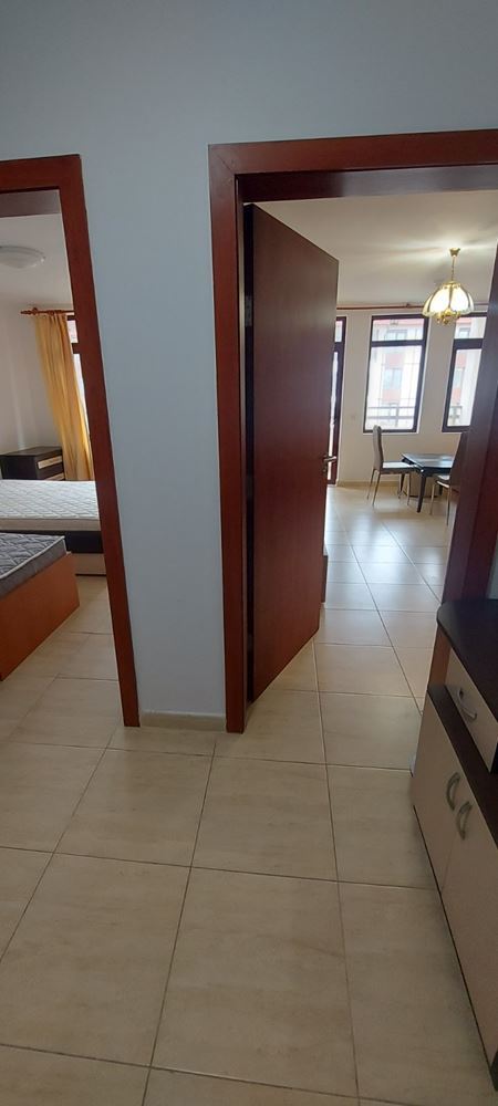 Prostorný apartmán s výhledem na moře ve Sveti Vlas – komfort, zeleň a prestižní lokalita