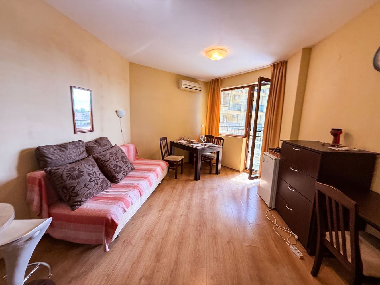 Sluneční pobřeží: útulný apartmán s jednou ložnicí s nízkým poplatkem za údržbu