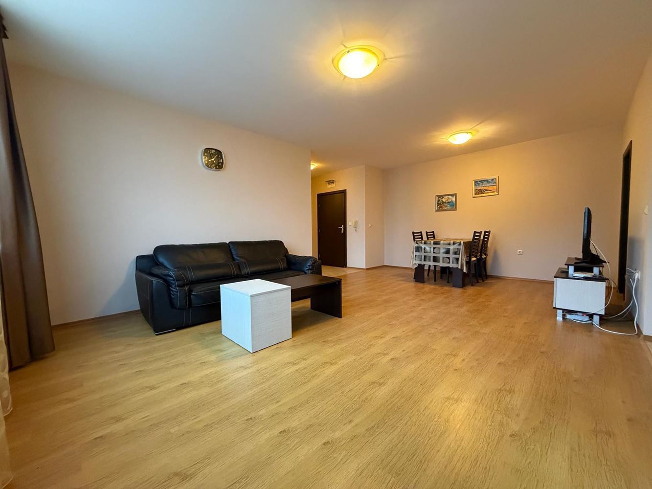 Prostorný třípokojový apartmán v Nesebaru – plně zařízený, v klidné a rychle se rozvíjející oblasti u moře