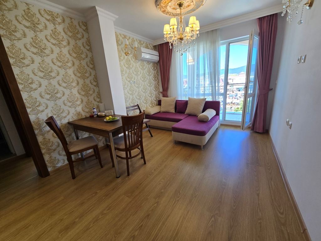 Slunečné pobřeží - Plně zařízený apartmán se dvěma balkony a působivou SPA infrastrukturou