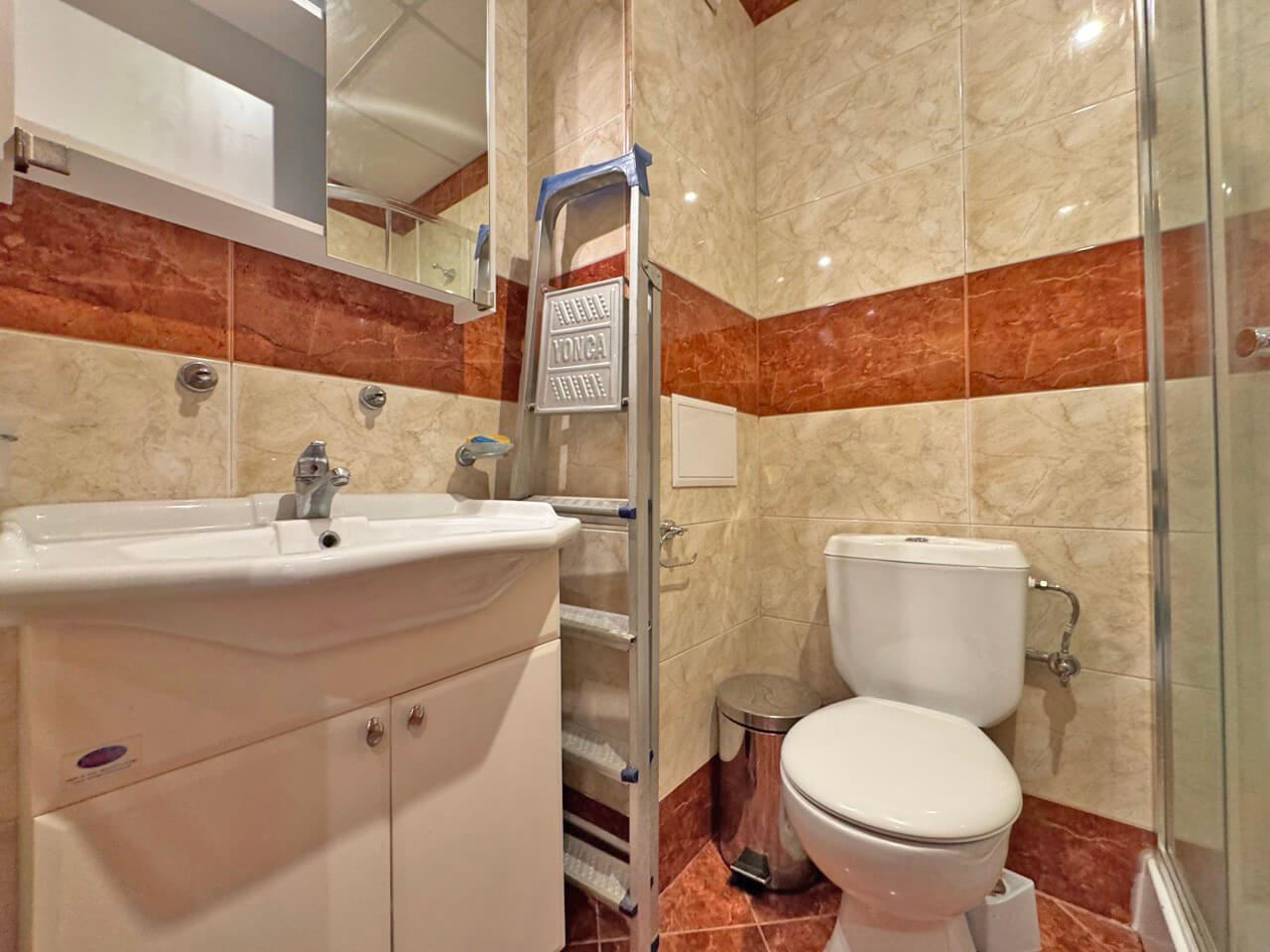 Půvabné studio v první linii u moře ve Sveti Vlasu – působivý komplex s mnoha bazény a dalšími službami