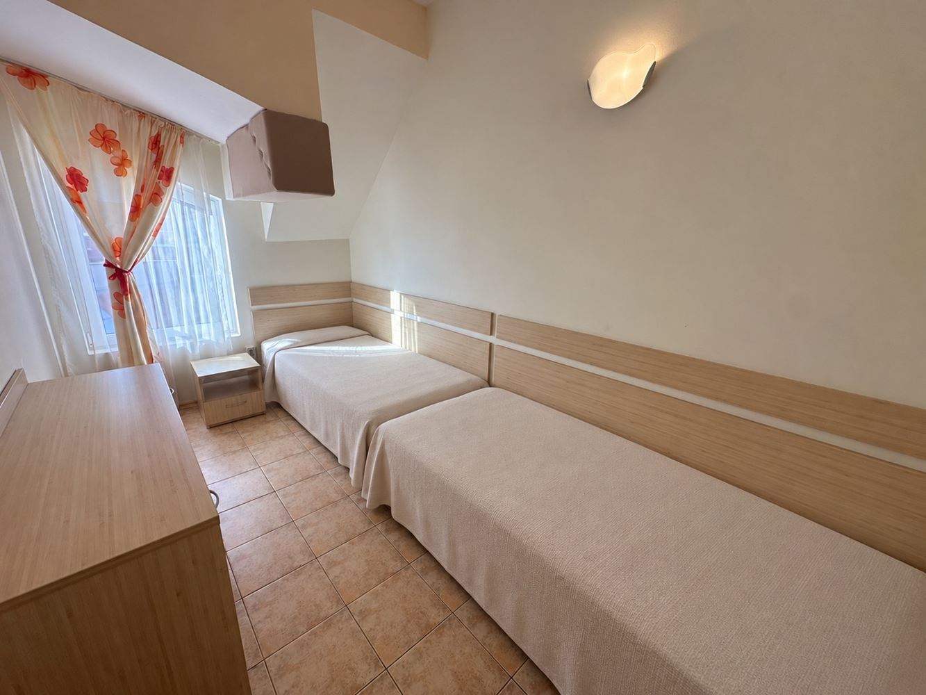 Apartmán se dvěma ložnicemi ve Sveti Vlas – komfort, klid a výborná lokalita